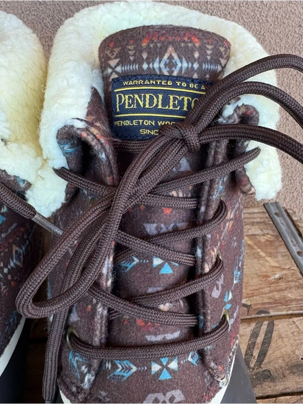 Pendleton Diamond Peak Women’s Mid Duck Boot